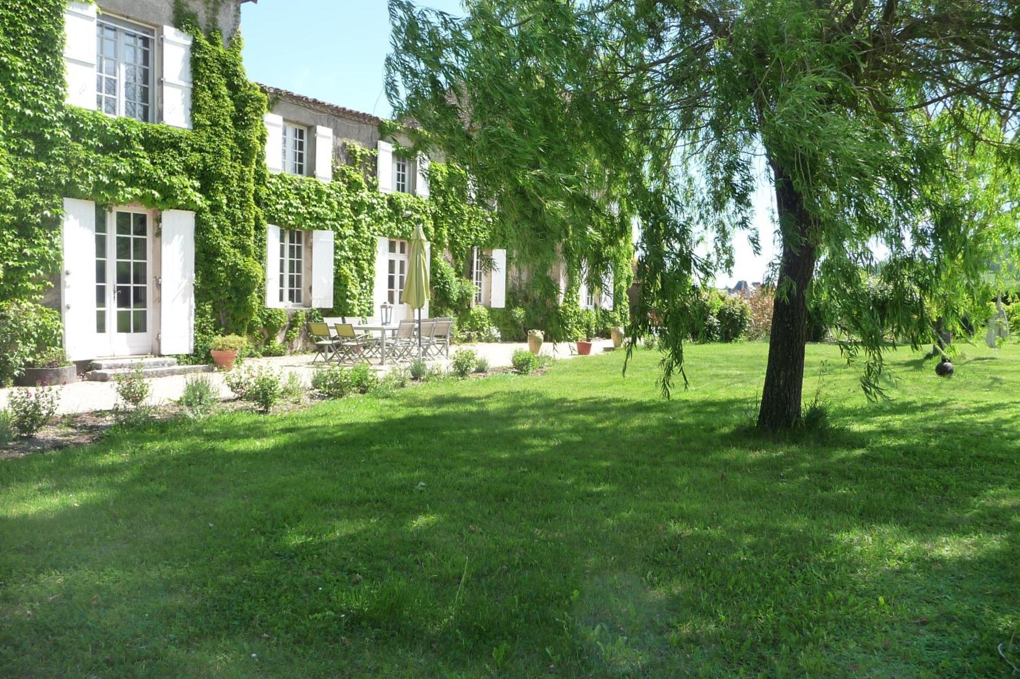 Domaine De La Queyssie Bed & Breakfast Saussignac Eksteriør bilde